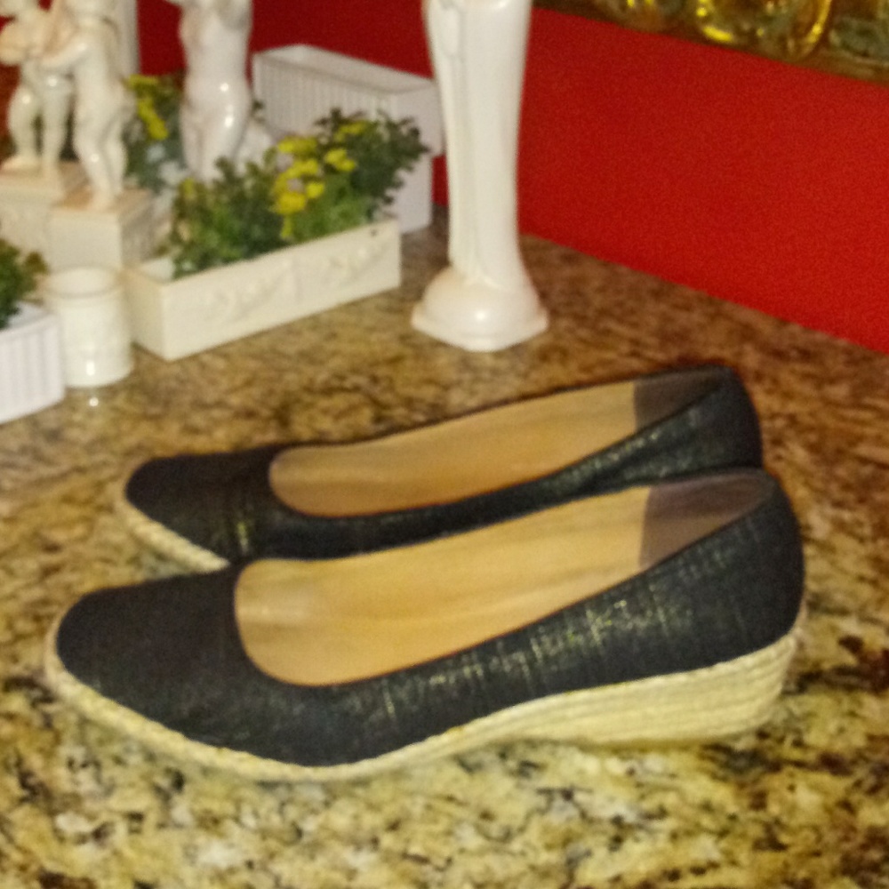 Ladies Easy Spirit Slip Ons - Picture 2 of 8